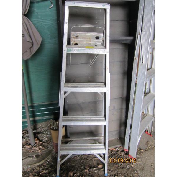 5' ALUMINUM STEPLADDER
