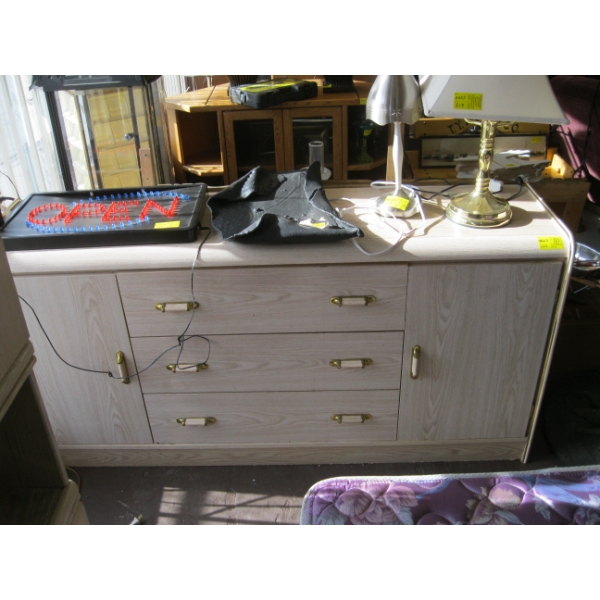 DRESSER & MATCHING QUEEN SIZE HEADBOARD W/SIDE CABINETS