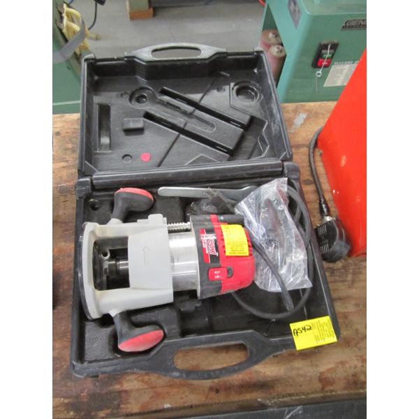 FREUD 2 1/4HP ROUTER IN CASE