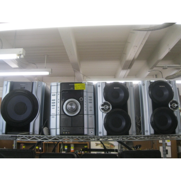 SONY BOOKSHELF STEREO SYSTEM W/3 SPEAKERS