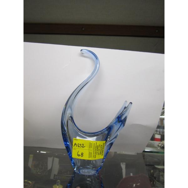 DECORATIVE CHALET GLASS SWAN