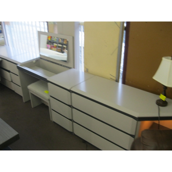 LG. 12 PIECE BEDROOM SUITE - MULTI POSITIONS