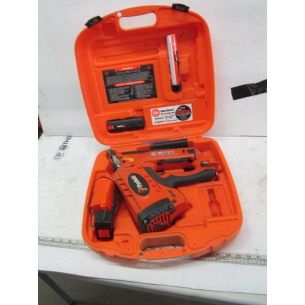 PASLODE 30 GUN W/CHARGER & BATTERY