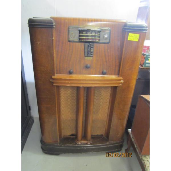 SPARTAN ANTIQUE RADIO