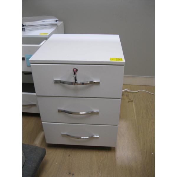 3 DRAWER CABINET ON CASTORS