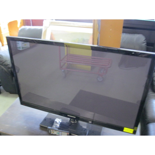 44" SAMSUNG TV W/REMOTE