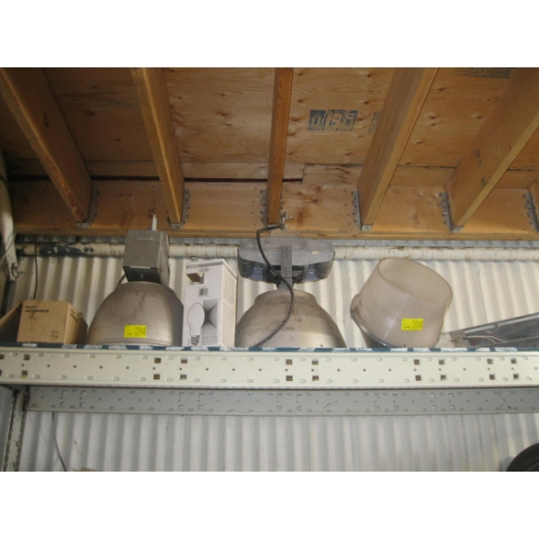 LOT OF LIGHT FIXTURES