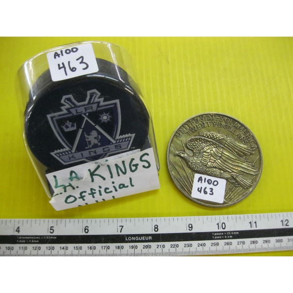 LA KINGS OFFICIAL NHL PUCK & US $25 REPLICA COIN