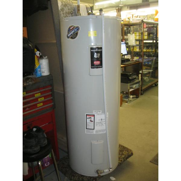BRADFORD WHITE 60 GALL. 4 YEAR OLD ELECTRIC HOT WATER TANK