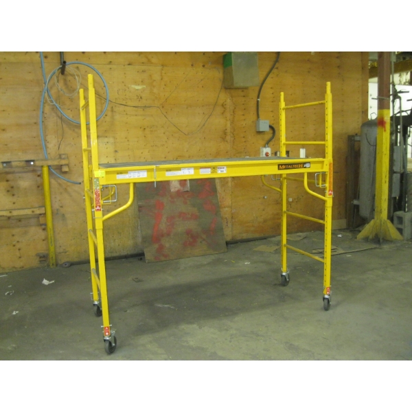 METAL TECH ADJUSTABLE PLATFORM SHELVING ON CASTORS