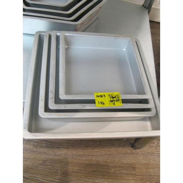 SET OF 4 SQUARE CAKE PANS