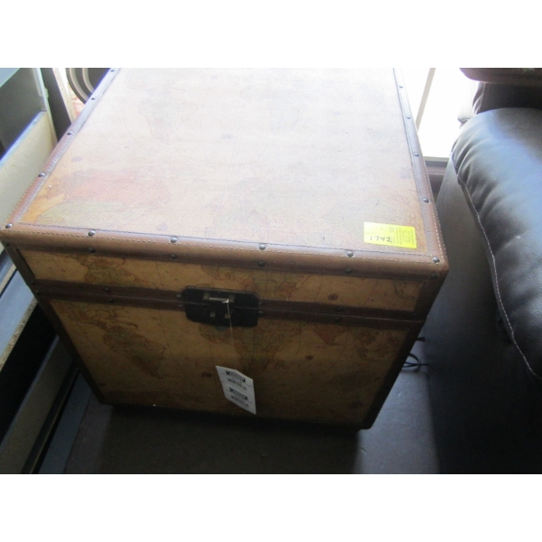 SQUARE STEAMER TRUNK W/WORLD DESIGN