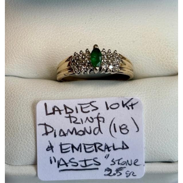 LADIES 10KT RING W/MULTIPLE DIAMONDS & EMERALD 'AS IS' STONE - 2.5G - SZ 6 1/2