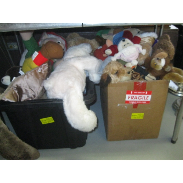 2 BOXES OF STUFFED ANIMALS