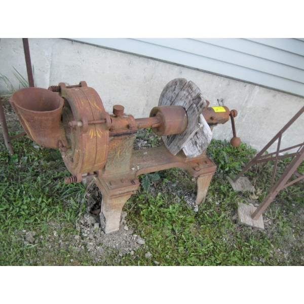 LISTER GRINDER