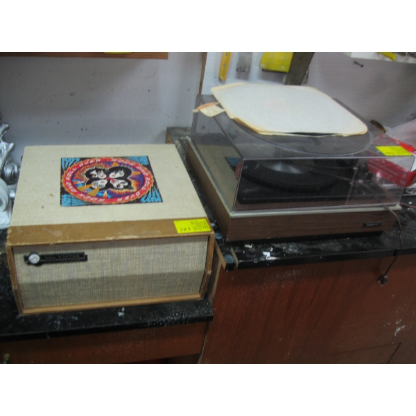 LLOYDS TURNTABLE & VINTAGE RCA PORTABLE TURNTABLE