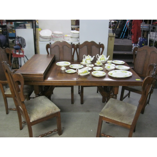 LG. DINING TABLE W/2 LEAVES & 6 WINGBACK CHAIRS