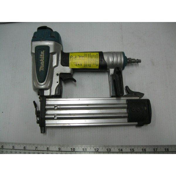 MAKITA BRAD NAILER