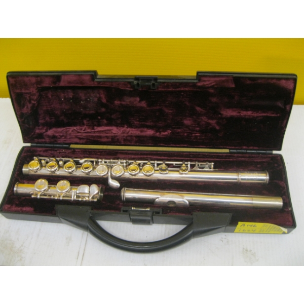 BUFFET FLUTE IN CASE