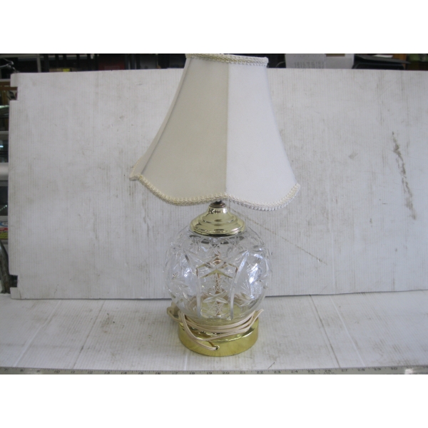 CRYSTAL BASED LAMP