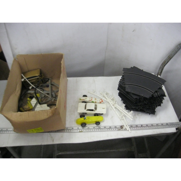 SLOT CAR RACETRACK W/CARS, TRANSFORMER