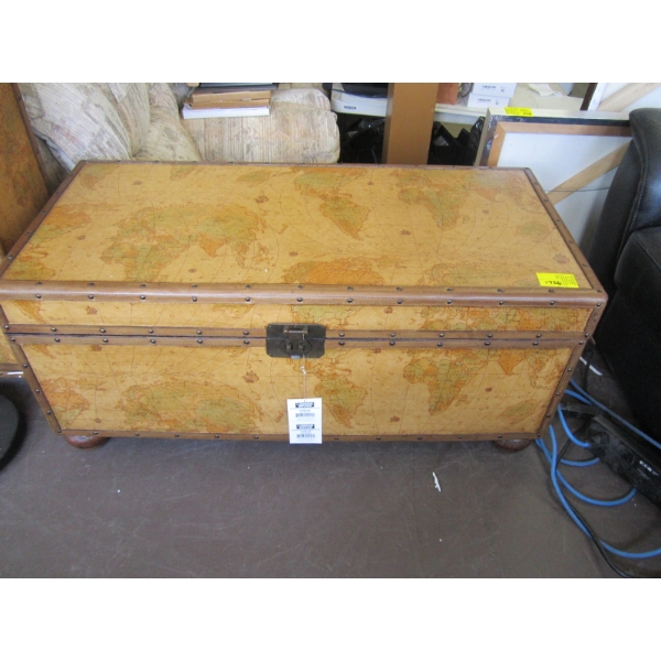 STEAMER TRUNK W/WORLD DESIGN