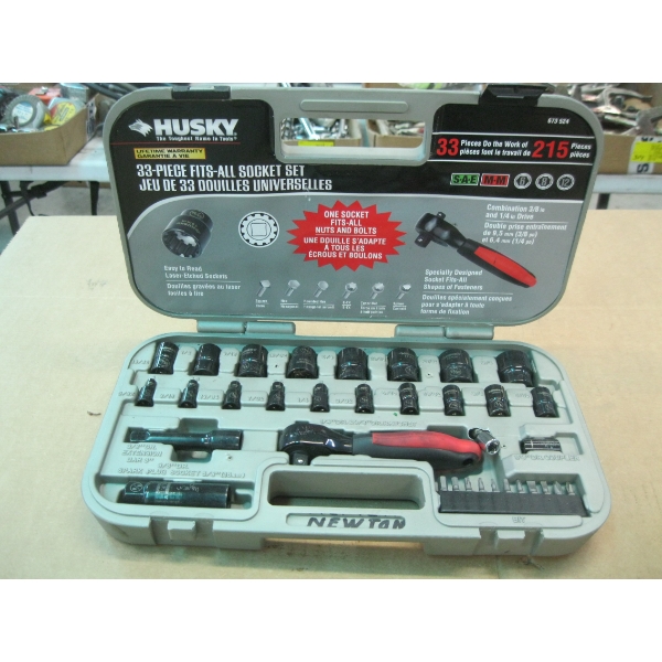 HUSKY CASED SOCKET SET - LOOKS COMPLETE