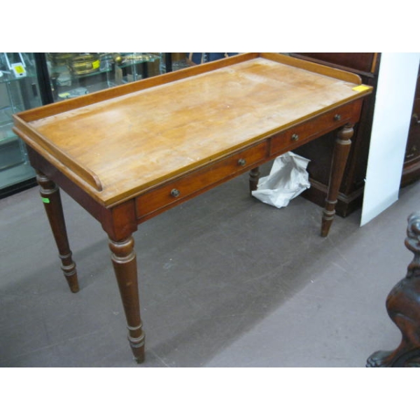 ANTIQUE 2 DRAWER DESK