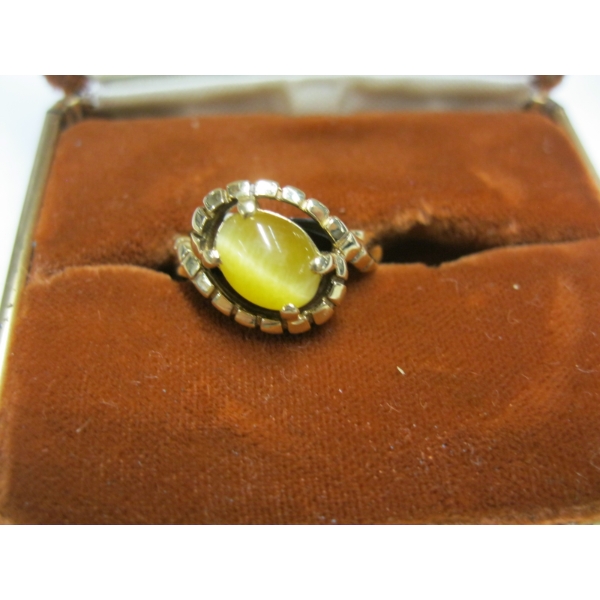 10KT GOLD RING W/STONE, SZ 5