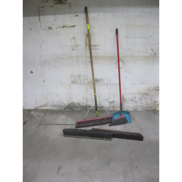 ASST. BROOMS