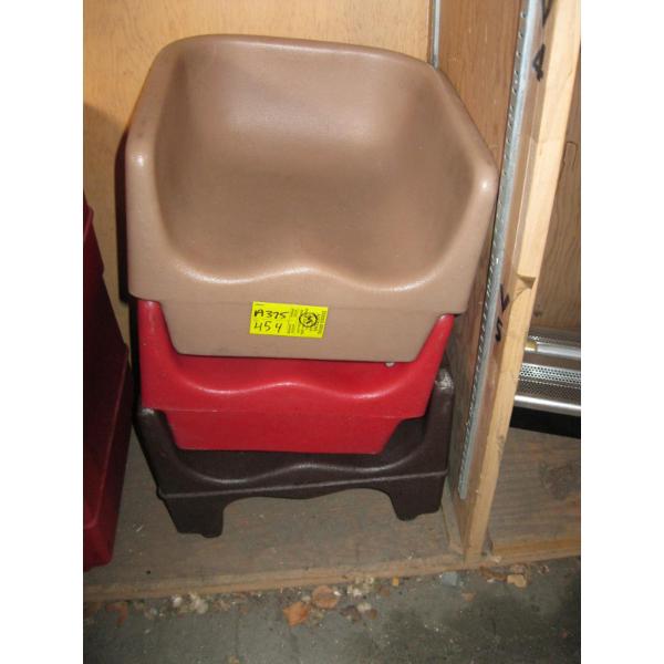3 PLASTIC BOOSTER SEATS