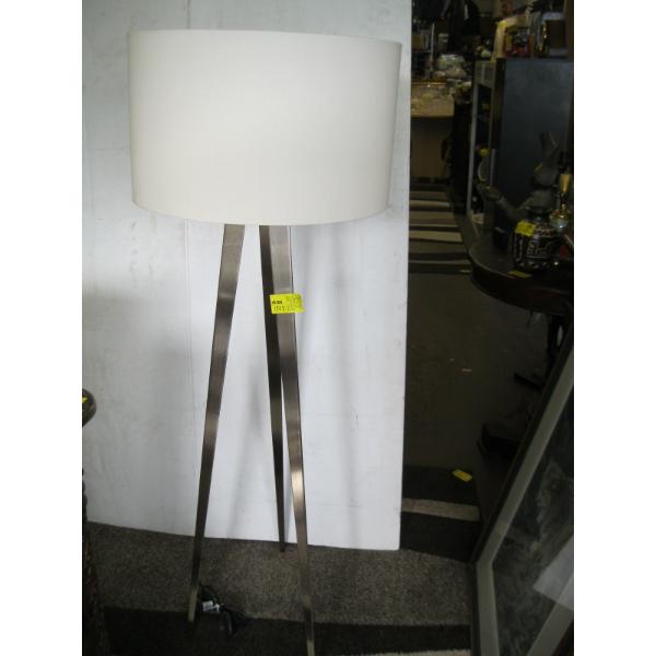 3 LEG MODERN FLOOR LAMP