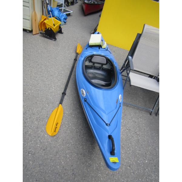 10FT SEAWARD INTRIGUE KAYAK W/ PADDLE