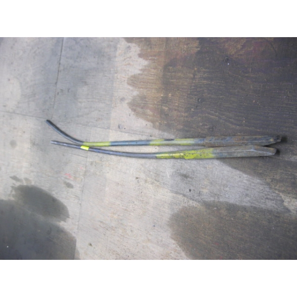 2 HEAVY DUTY PRYBARS