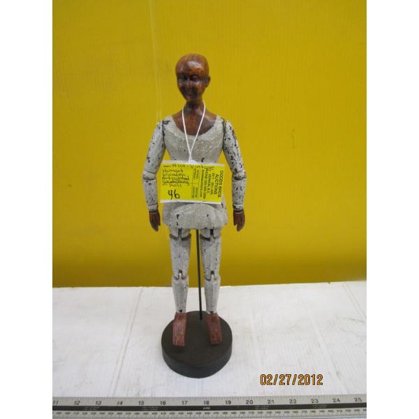 VINTAGE HOMART WOODEN ARTICULATED SKETCHING DOLL ON STAND