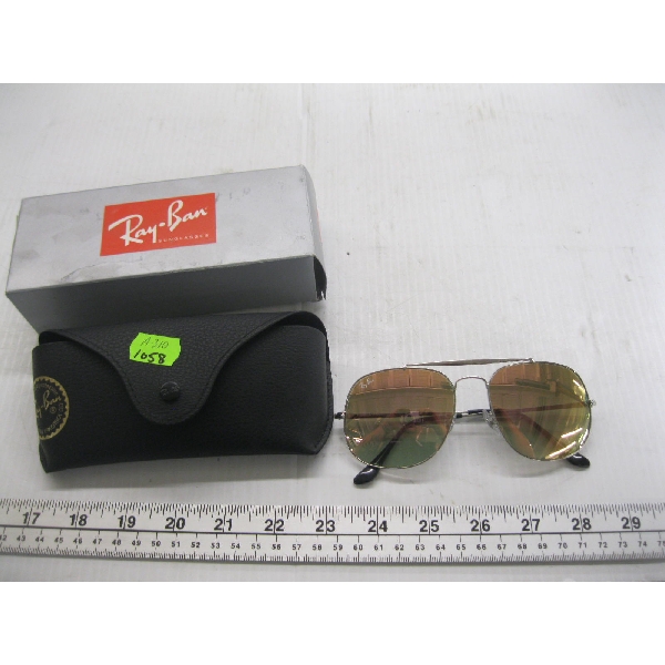 NEW PAIR OF RAY-BAN AVIATOR SUNGLASSES