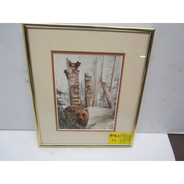 SM. FRAMED PRINT OF GRIZZLY BEAR & TOTEM POLES