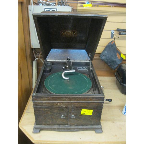 WOOD CASED GRAMMAPHONE - MISSING HEAD