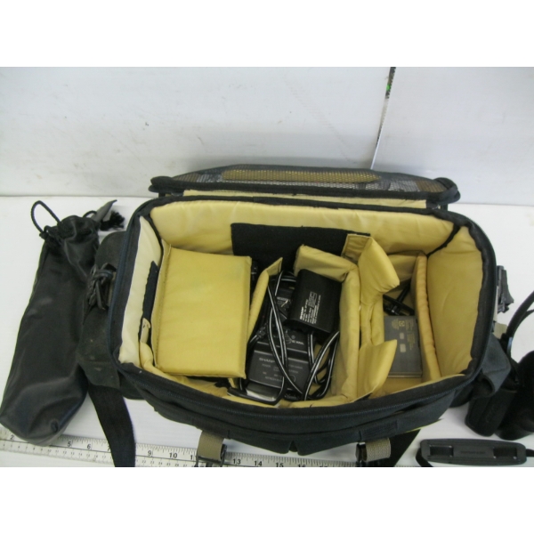 SHARP VINTAGE MOVIE CAMERA & BAG W/CAMERA LENS & ACCESS.