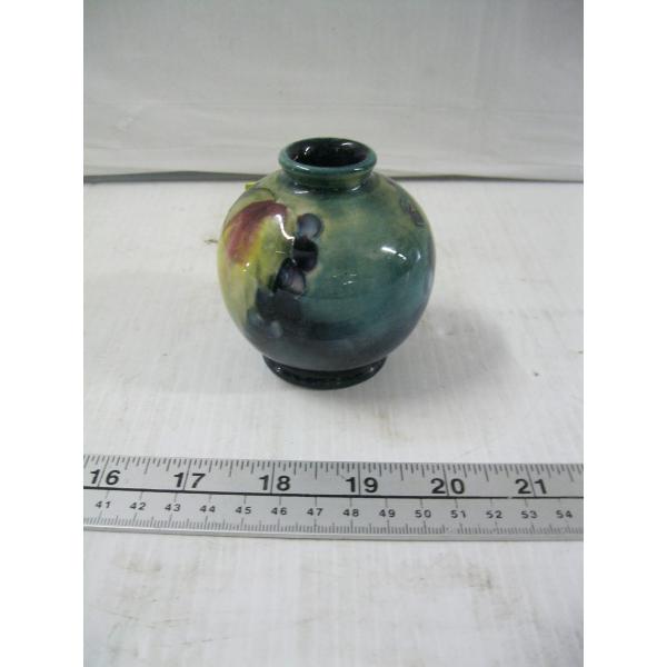 MOORCROFT LEAF & BERRY SM. VASE