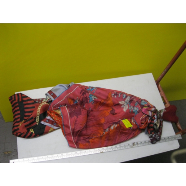 BUNDLE OF SCARVES