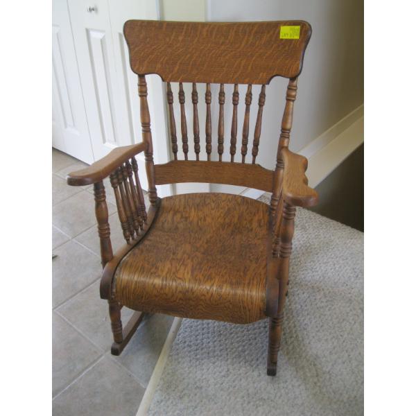 OAK ANTIQUE ROCKER