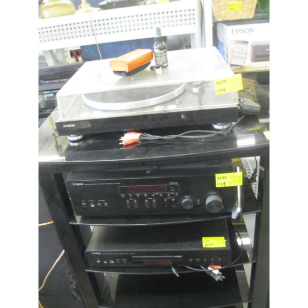 YAMAHA STEREO AMP W/COMPACT DISC PLAYER, TURNTABLE 