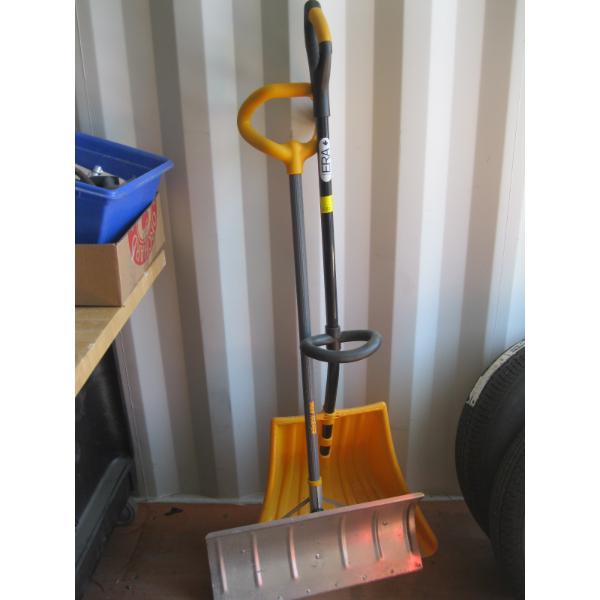 1 METAL & 1 PLASTIC SNOW SHOVEL