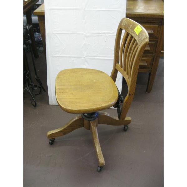 OAK SWIVEL CHAIR