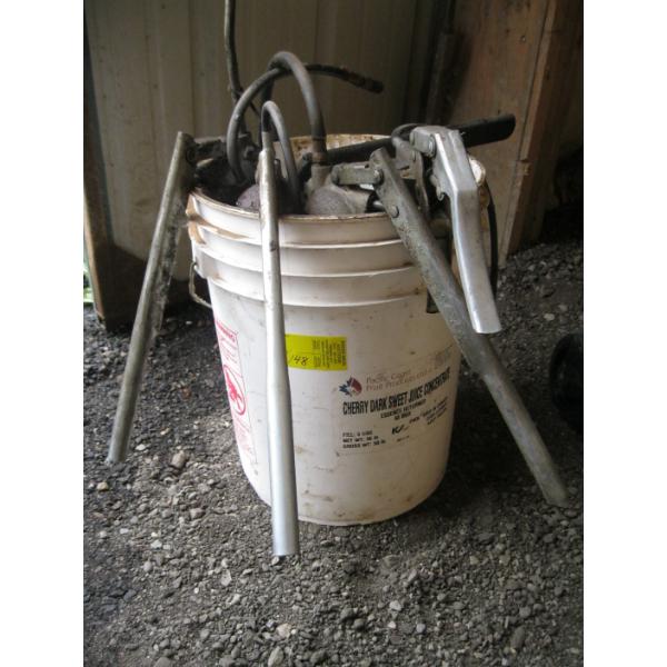 4 GREASE GUNS