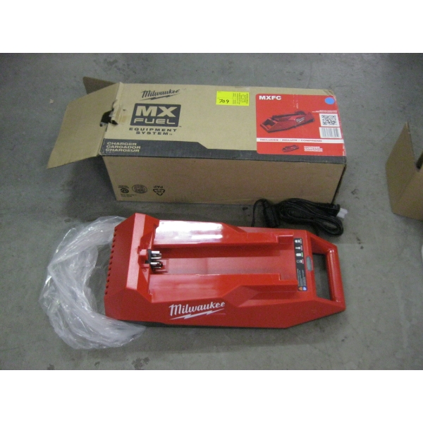 MILWAUKEE MX FUEL CHARGER