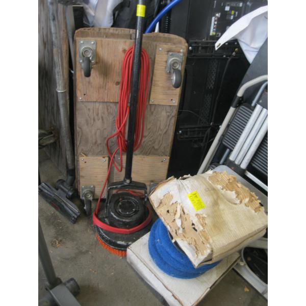 SM. FLOOR SCRUBBER/POLISHER W/EXTRA PADS & ACCESS.