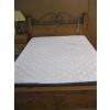Image 2 : QUEEN SIZE BOX SPRING & MATTRESS W/BEDDING