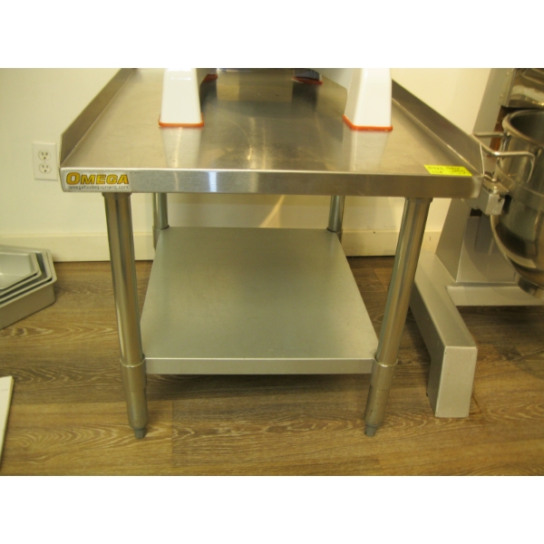 STAINLESS STEEL EQUIPMENT STAND
